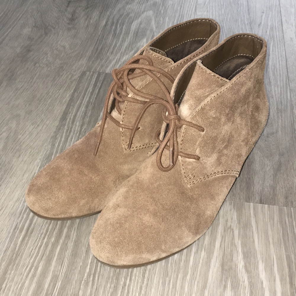 Nine West lace up wedge heals